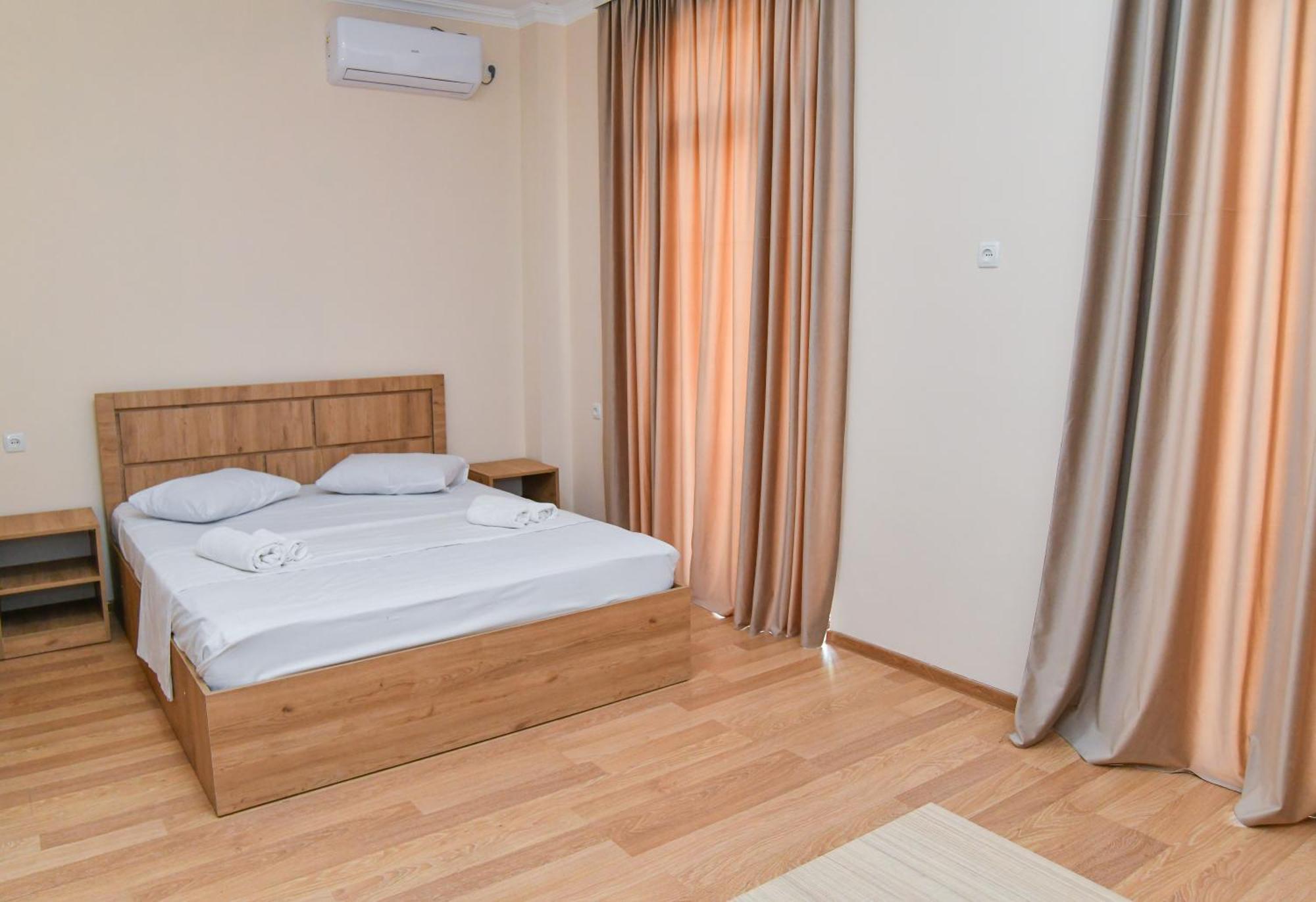 Just Inn Koutaïssi Extérieur photo