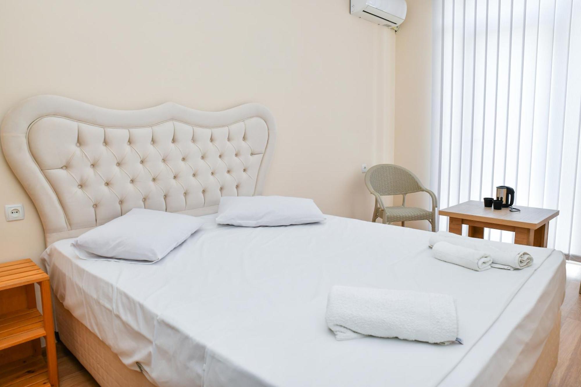 Just Inn Koutaïssi Extérieur photo