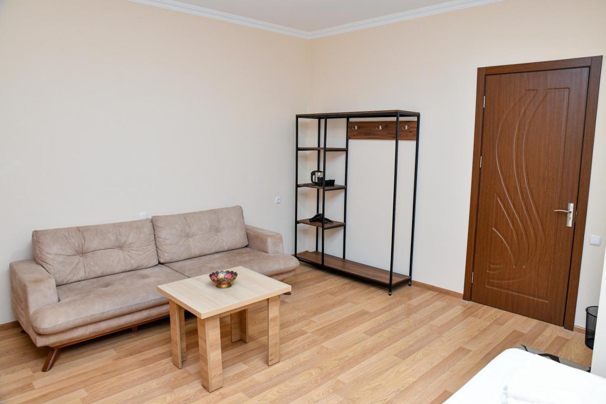 Just Inn Koutaïssi Extérieur photo