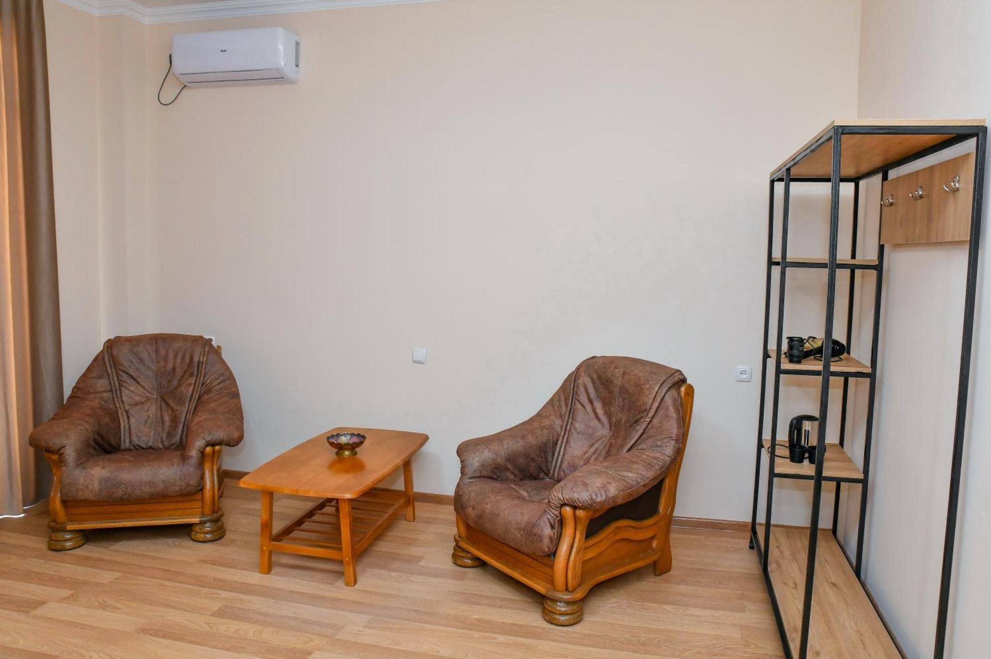 Just Inn Koutaïssi Extérieur photo