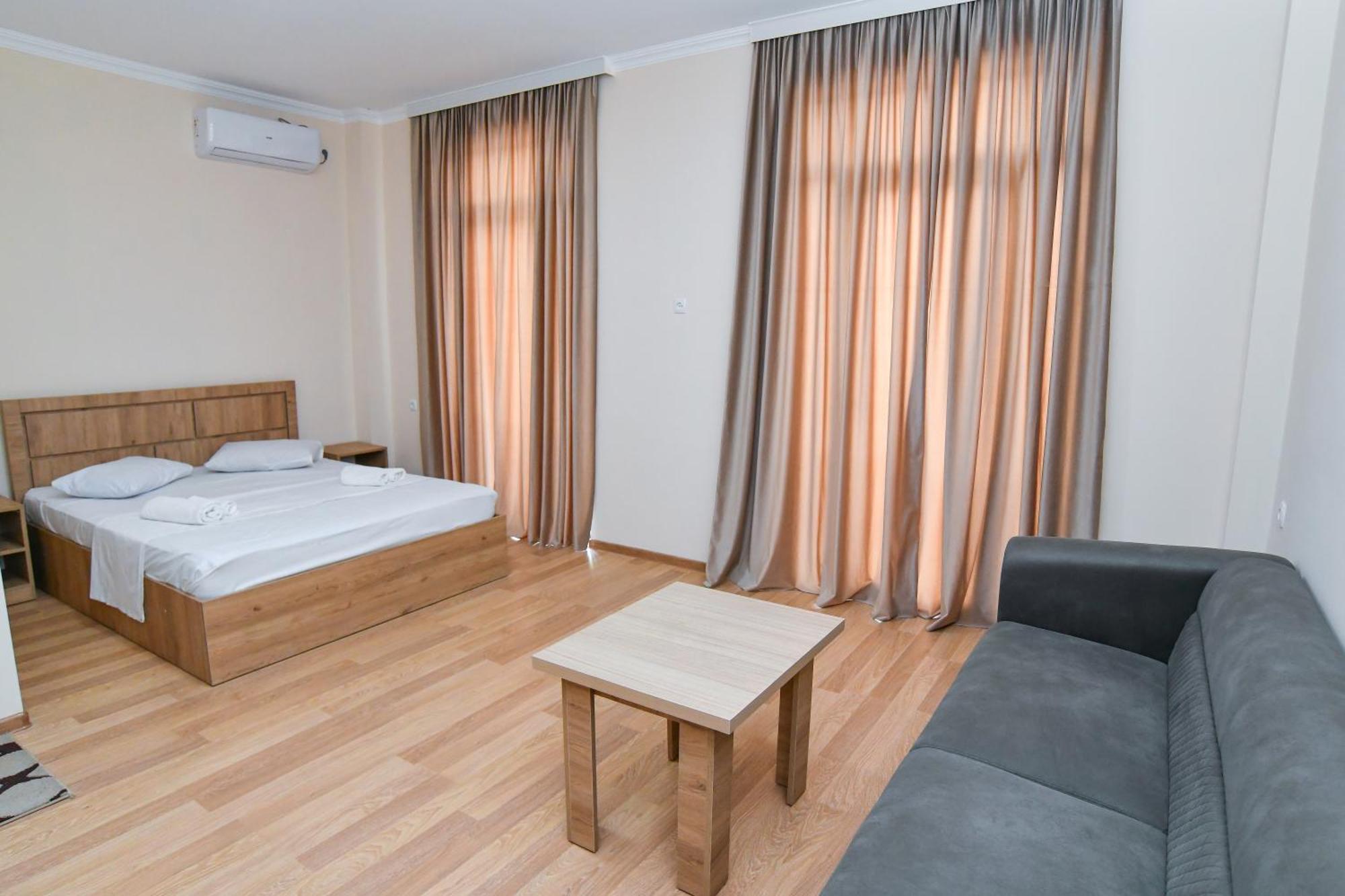 Just Inn Koutaïssi Extérieur photo