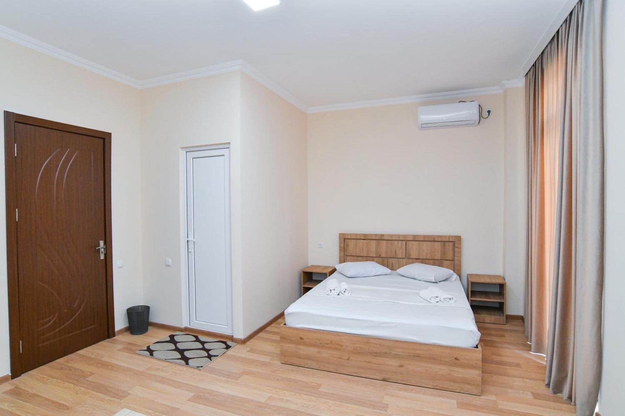 Just Inn Koutaïssi Extérieur photo