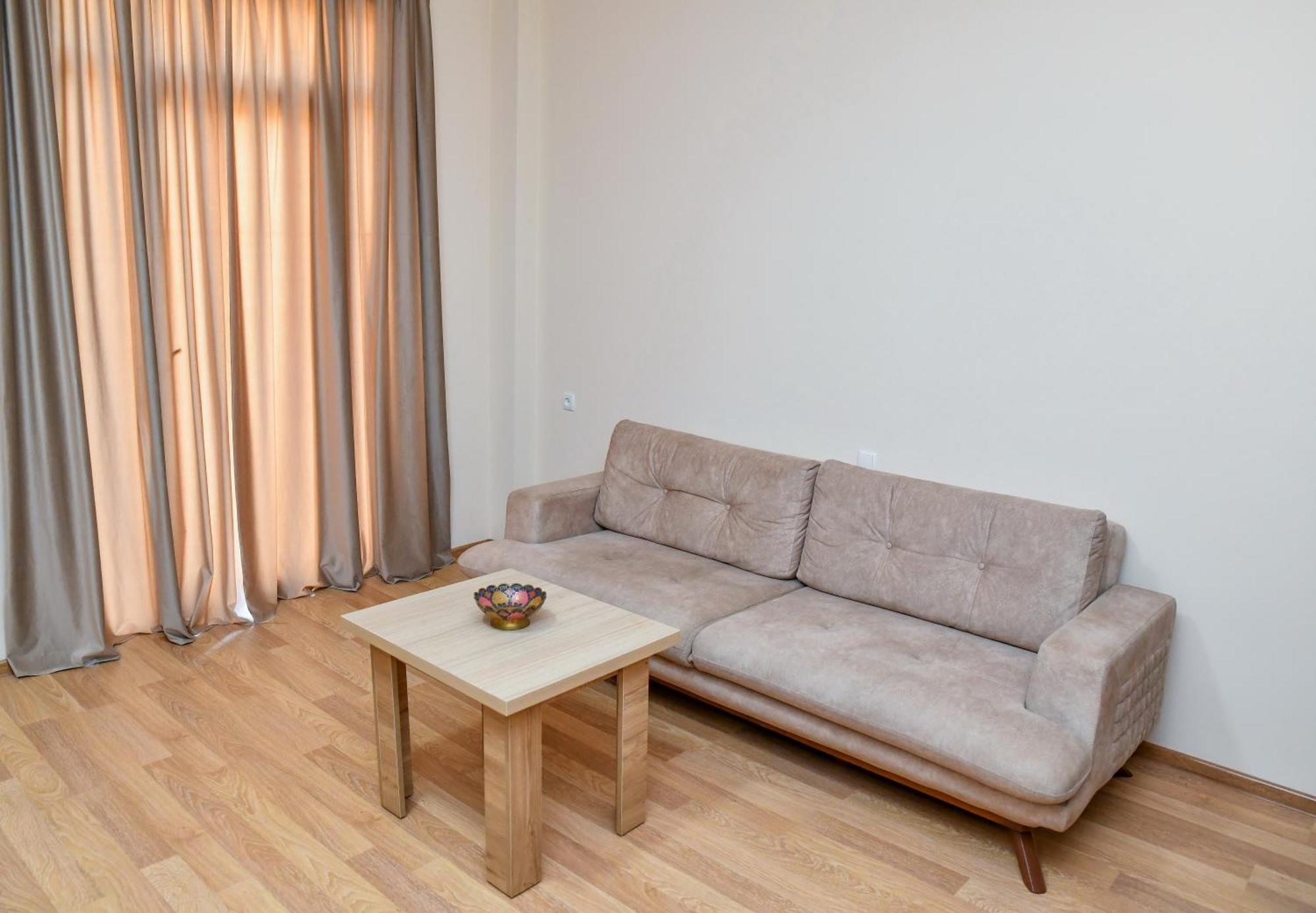 Just Inn Koutaïssi Extérieur photo