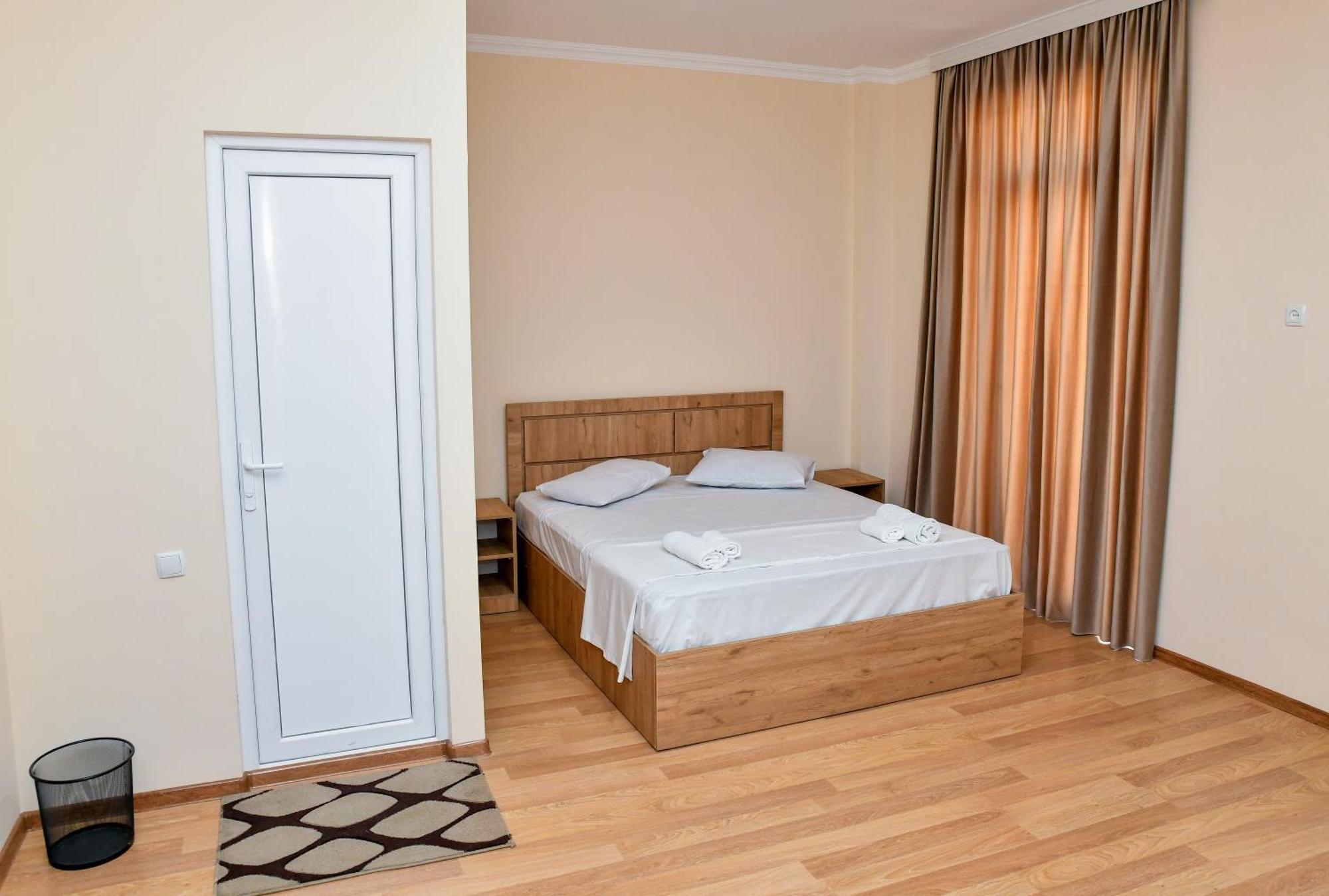 Just Inn Koutaïssi Extérieur photo