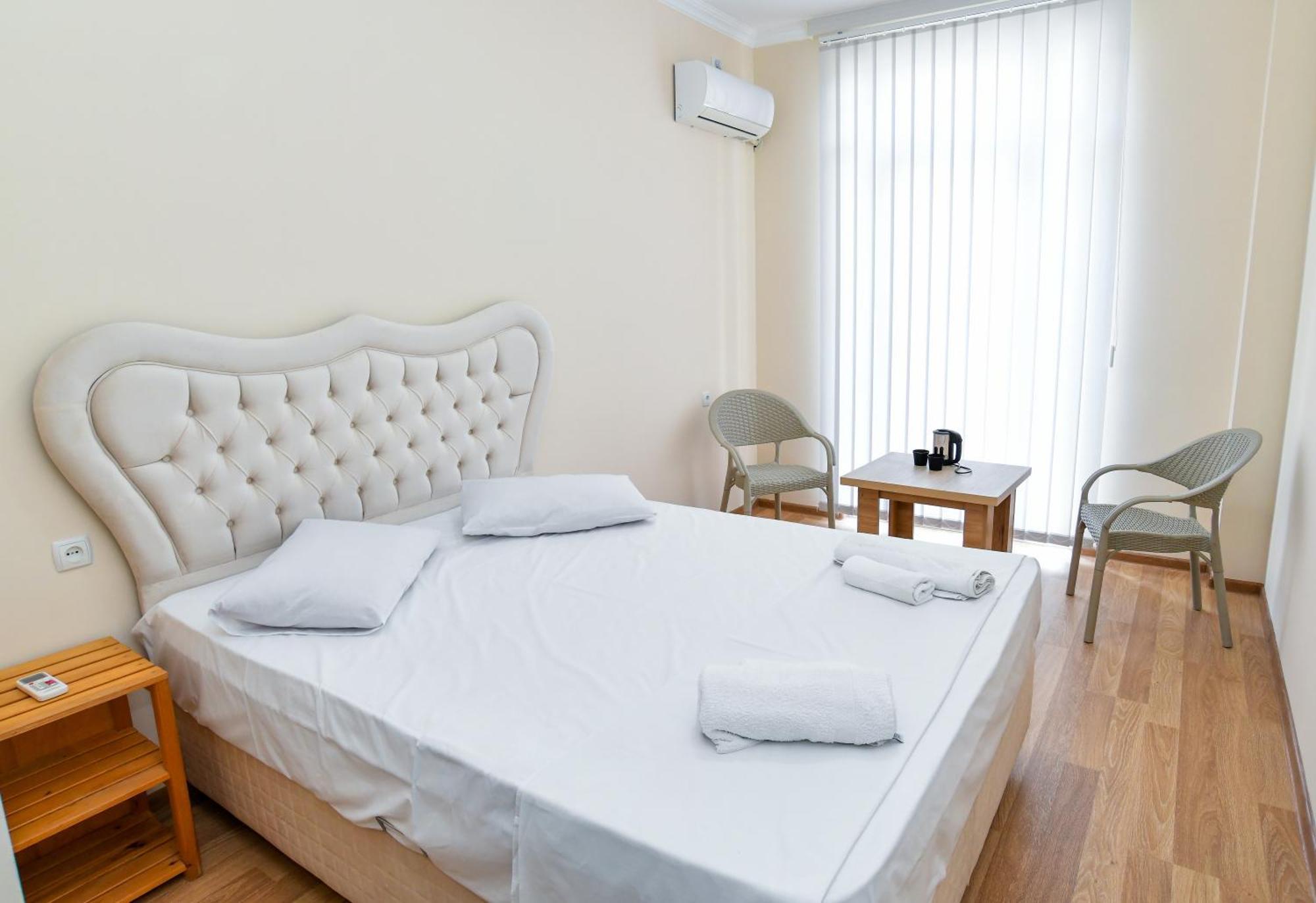 Just Inn Koutaïssi Extérieur photo