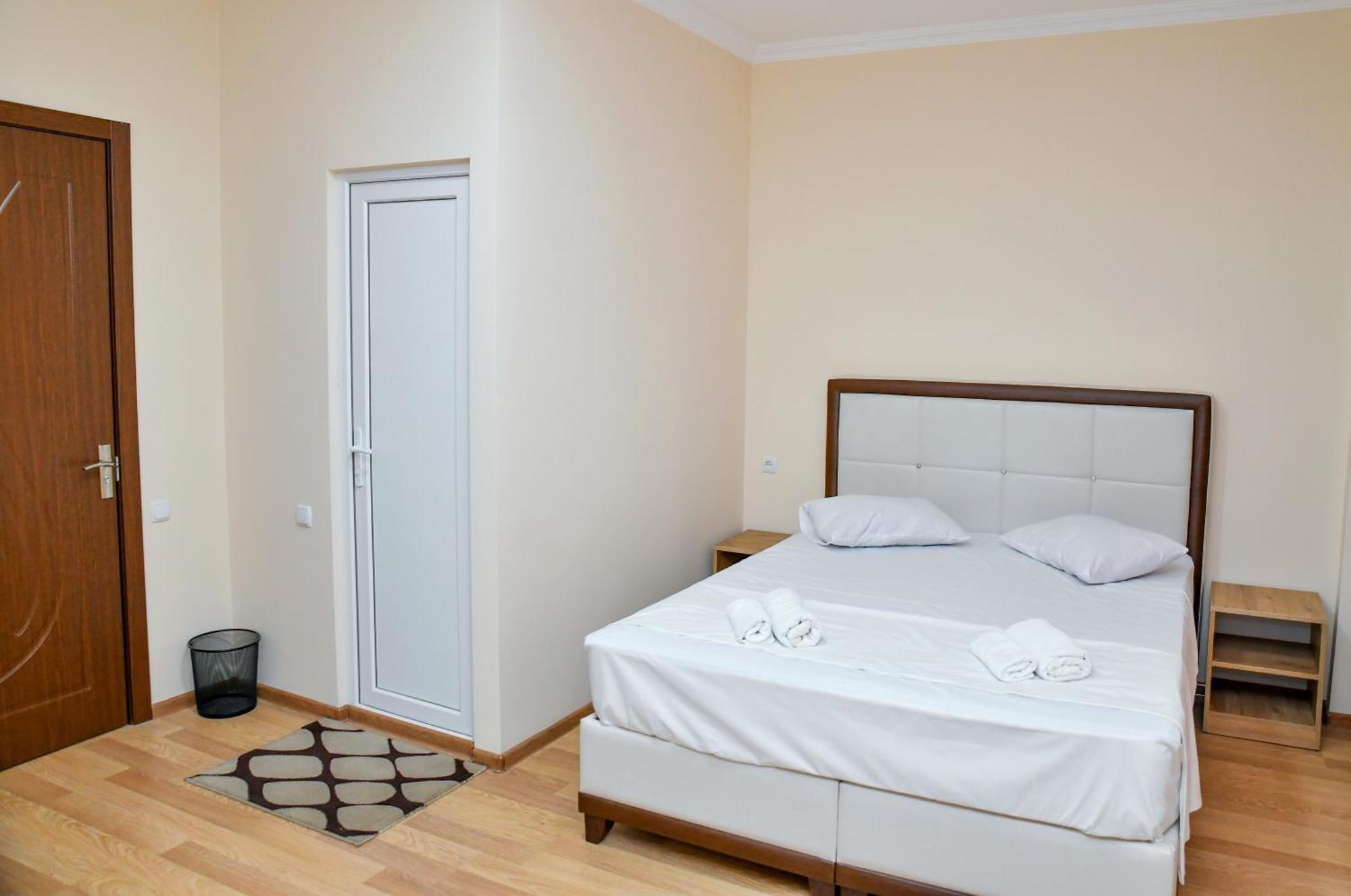 Just Inn Koutaïssi Extérieur photo