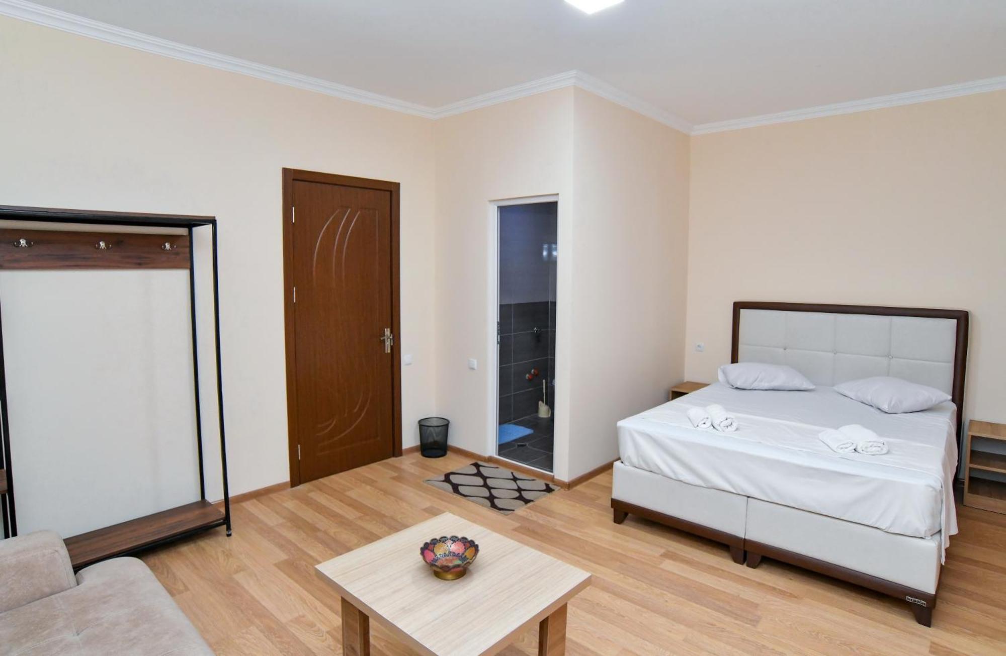 Just Inn Koutaïssi Extérieur photo