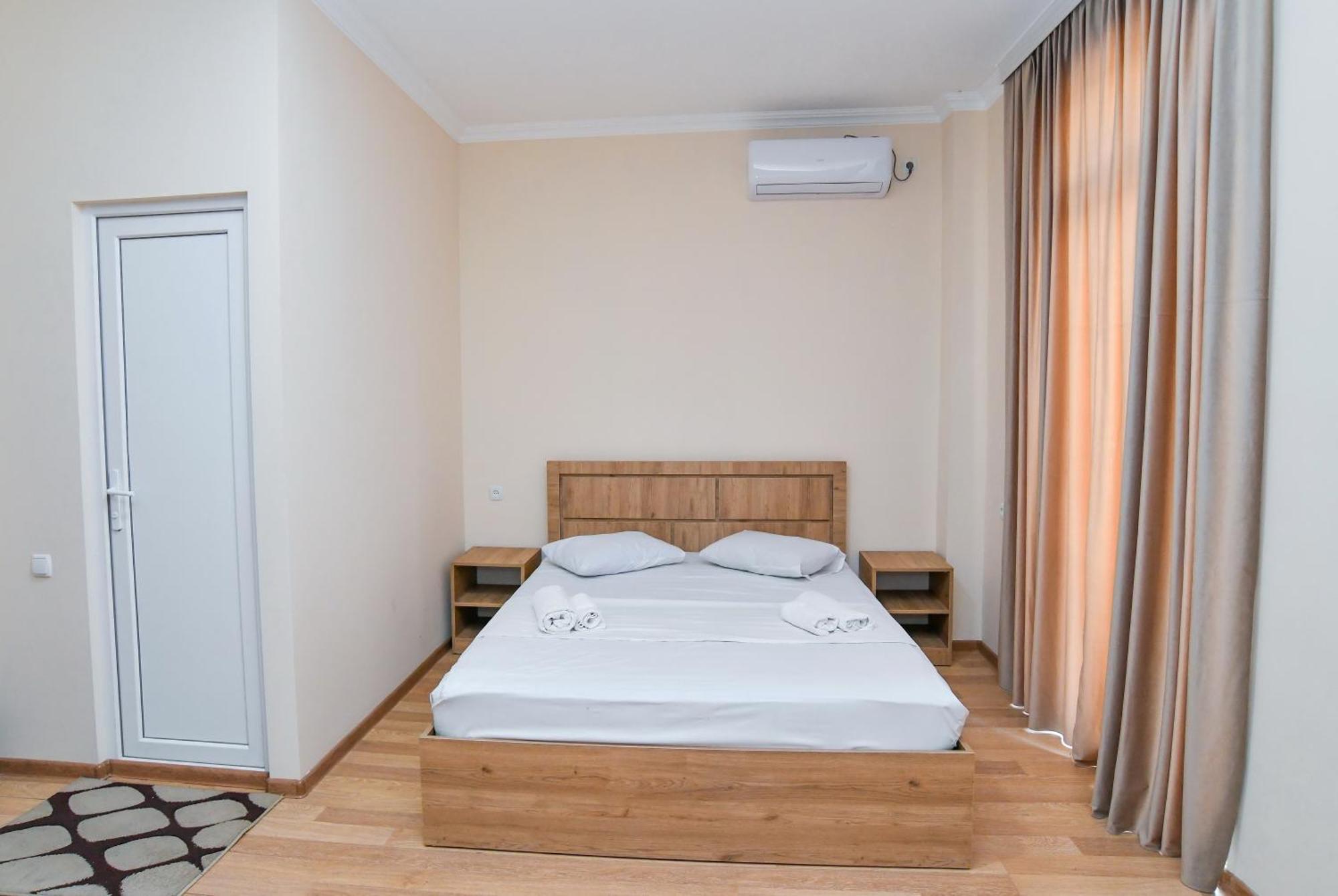 Just Inn Koutaïssi Extérieur photo