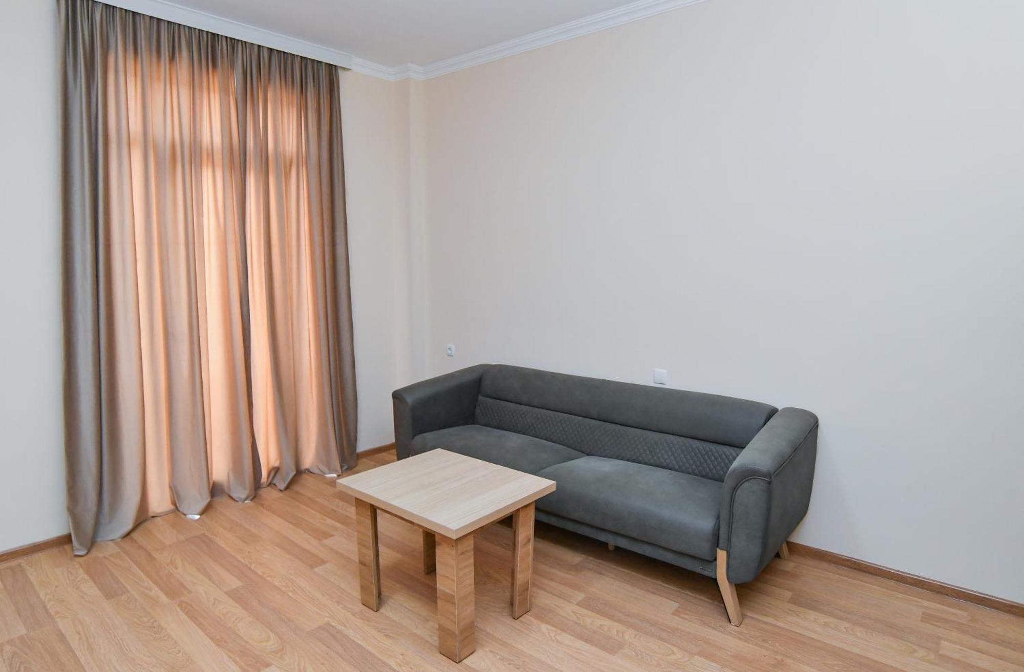 Just Inn Koutaïssi Extérieur photo