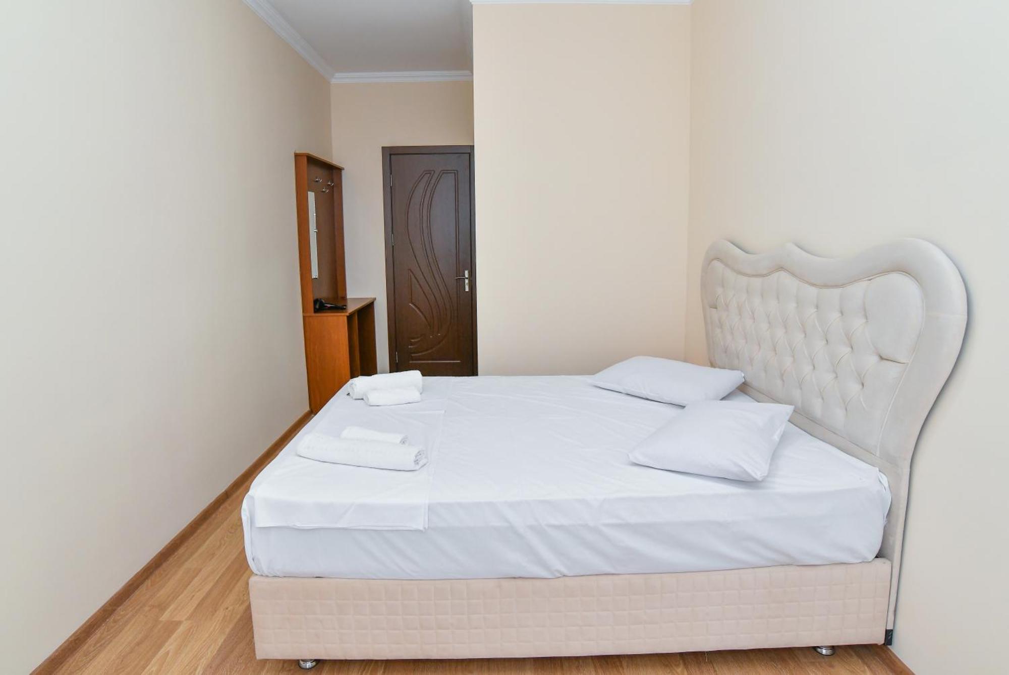 Just Inn Koutaïssi Extérieur photo